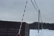 На въезде в коттеджный поселок «Петрухино-3» установлен шлагбаум